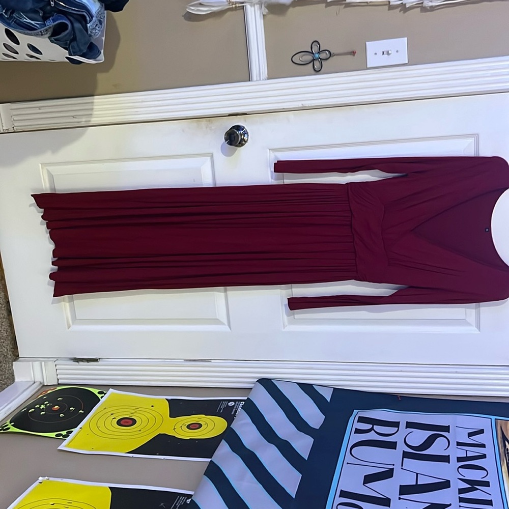 Fitted maroon dress